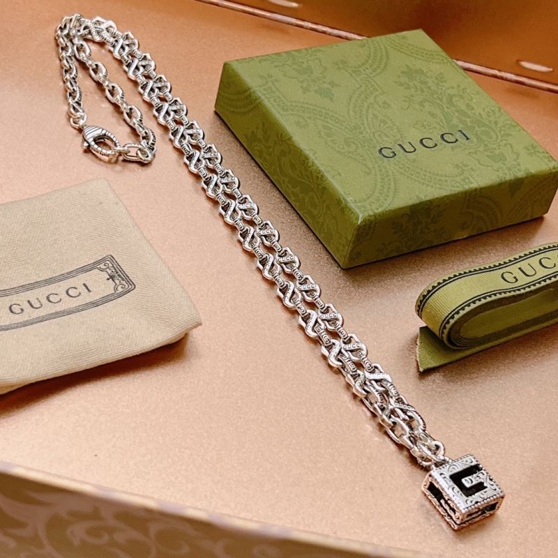 G*u*i necklaces